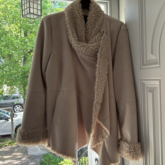100% Unique, Beautiful, Asymmetrical Wool Jacket! - Picture 6 of 6